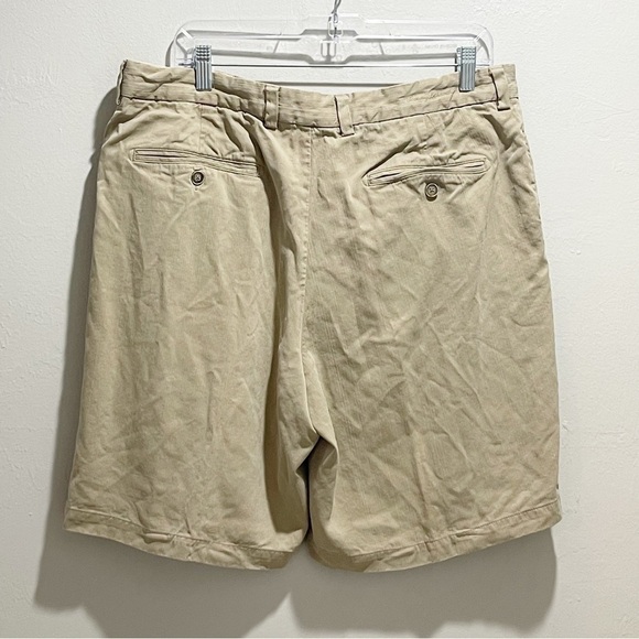 TOMMY BAHAMA Men’s Pleated Front 100% Silk Beige Shorts 10” Inseam Size 36 - Picture 2 of 8